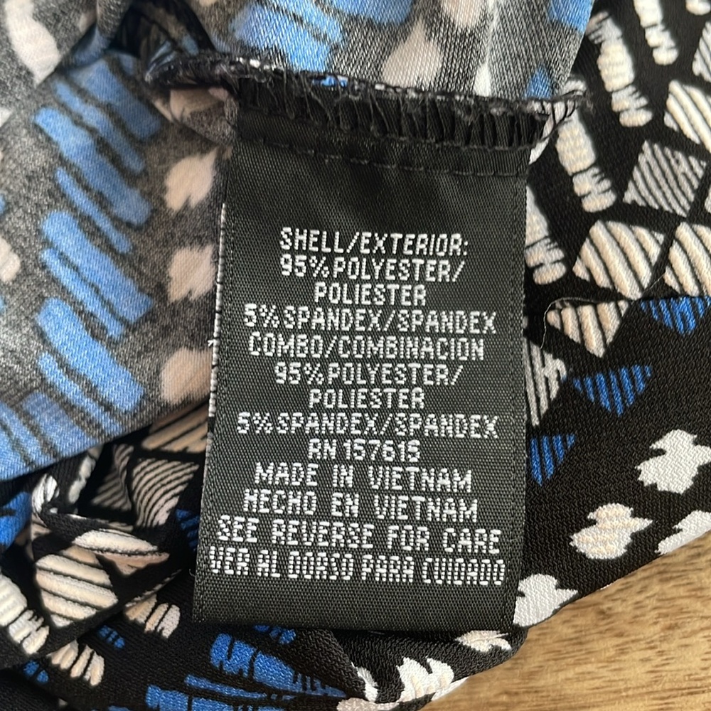 Women’s Knee Length Blue Patterned Dress - Picture 4 of 4
